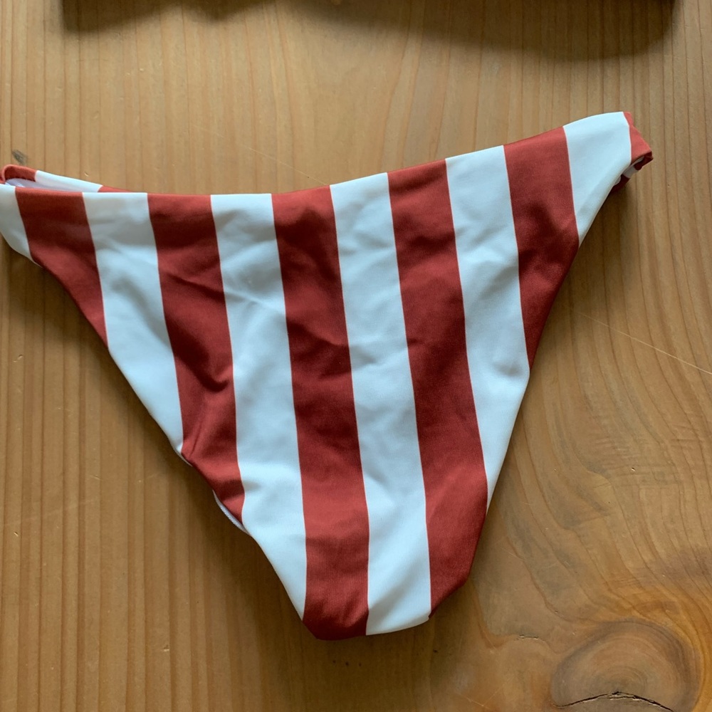 Bikini - Picture 5 of 6